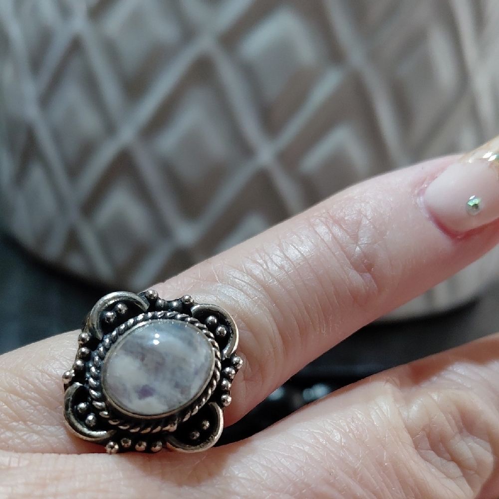 Sterling Silver Oval Gemstone Statement Ring - Cream/Gray